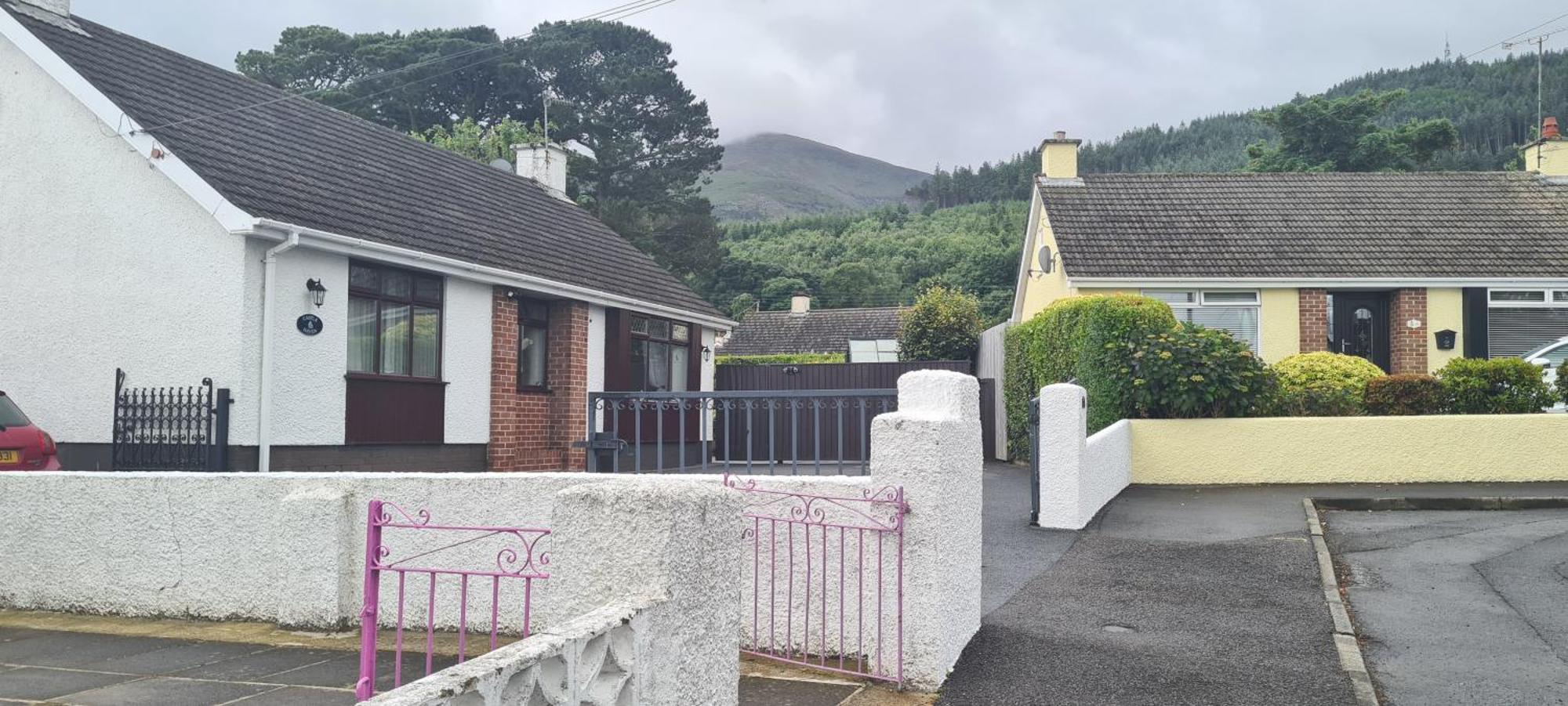 Mourne Hikers' Cottage Newcastle  Exterior photo
